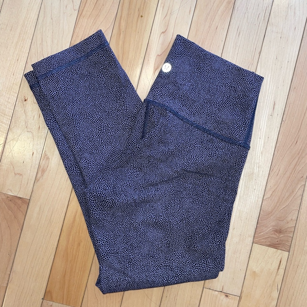 Lululemon Cropped Wunder Under Size 4